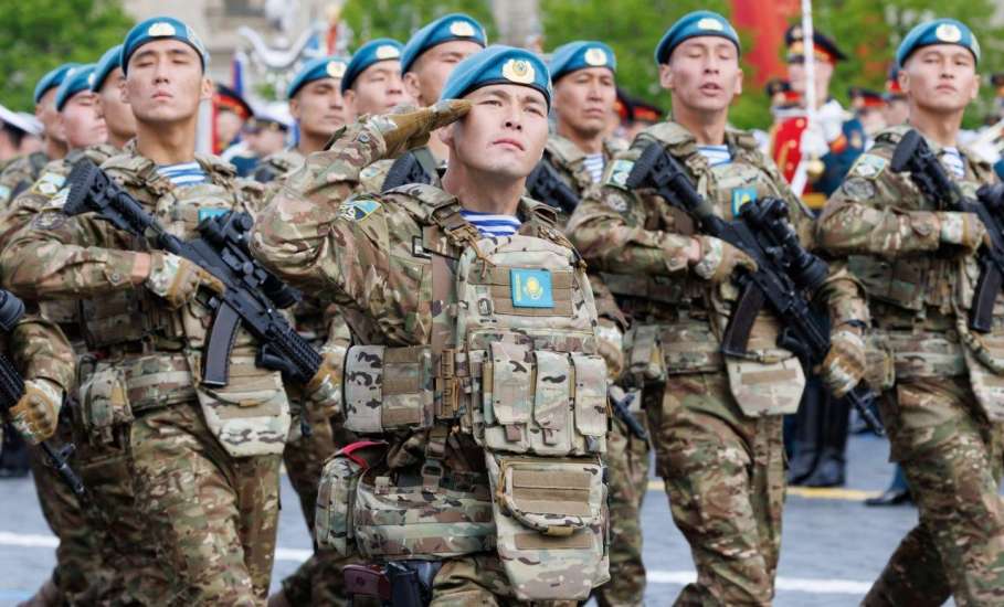 По Красной площади прошли воинские подразделения армий стран Содружества Независимых Государств