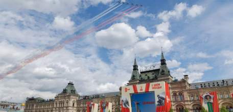 Липецкие лётчики раскрасили небо на главном параде страны в День Победы