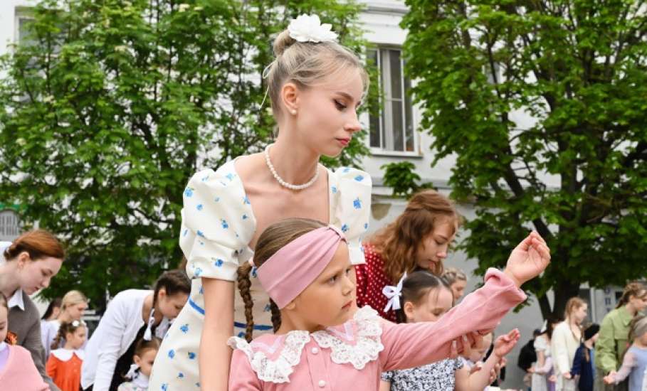 В Ельце прошел «Вальс Победы»