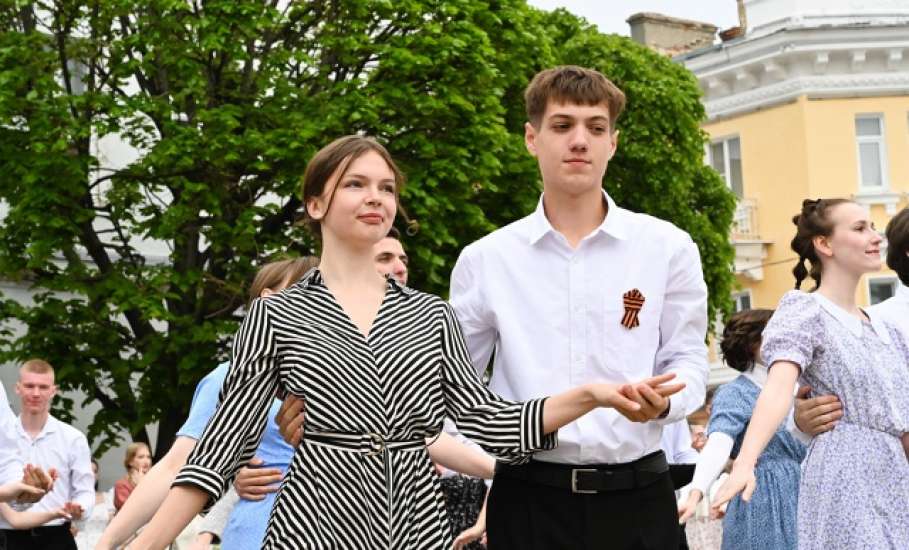 В Ельце прошел «Вальс Победы»