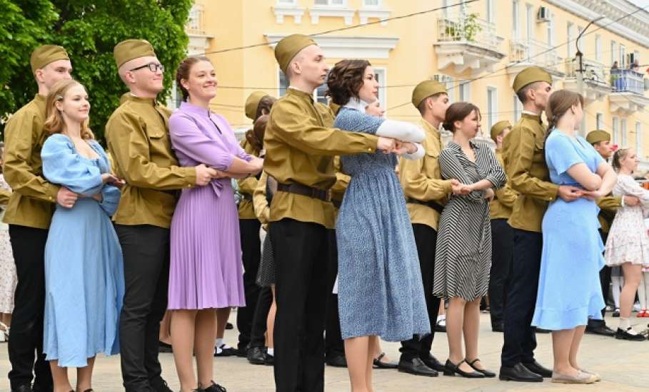 В Ельце прошел «Вальс Победы»