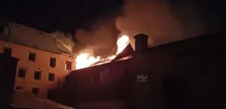 Минувшей ночью в Ельце  горела  крыша заброшенной елецкой табачной фабрики!
