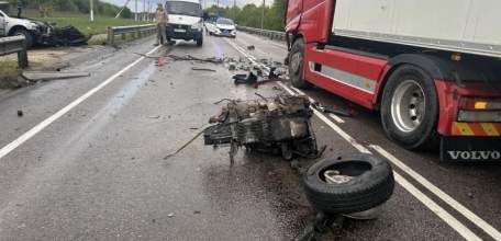 Два человека погибли в столкновении «Фольксвагена» с грузовиками
