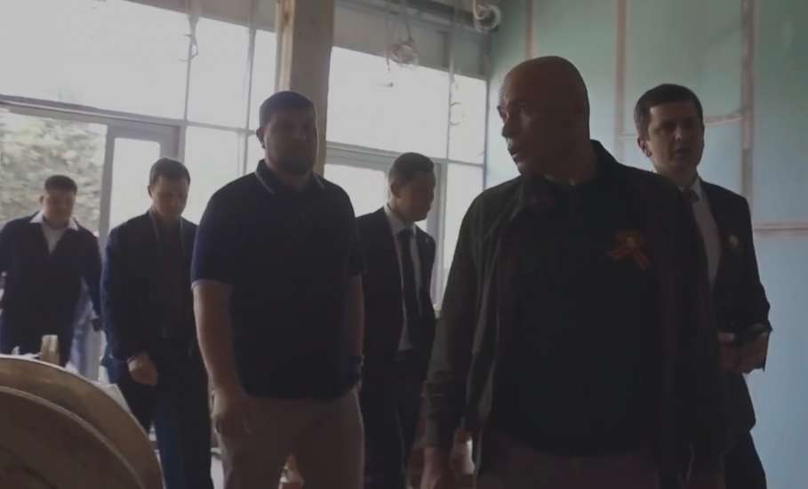 Губернатор Игорь Артамонов провёл выездное совещание в Ельце, в ходе которого посетил несколько важных объектов города