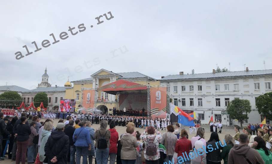 В Ельце сейчас проходит III Межрегиональный шоу-конкурс духовых оркестров и ансамблей мажореток и барабанщиц