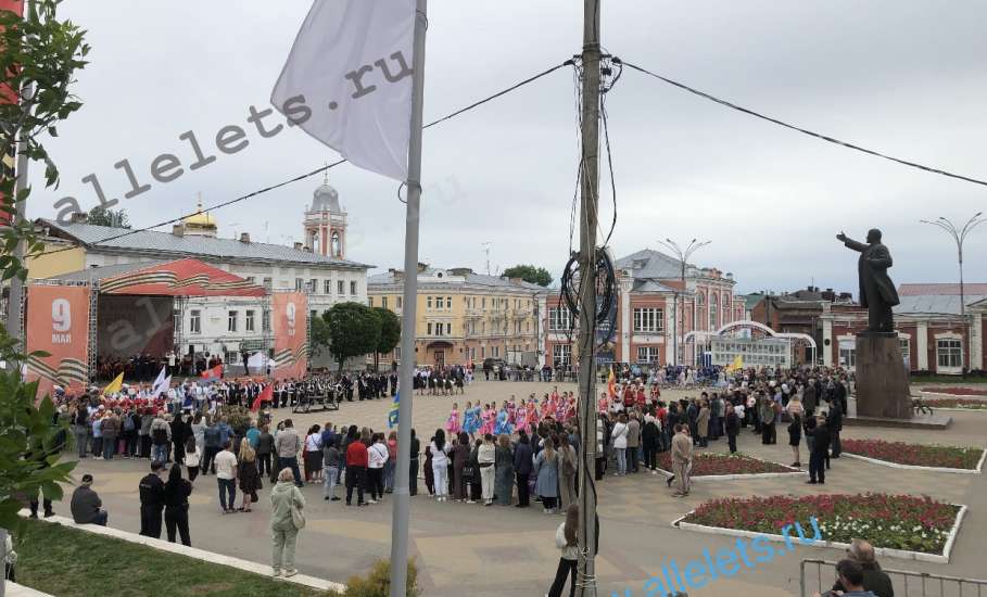 В Ельце сейчас проходит III Межрегиональный шоу-конкурс духовых оркестров и ансамблей мажореток и барабанщиц