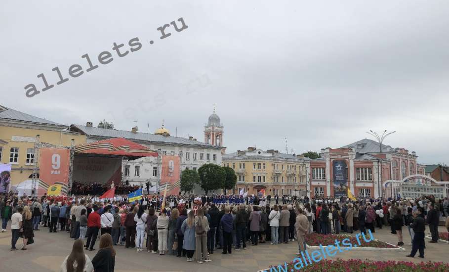 В Ельце сейчас проходит III Межрегиональный шоу-конкурс духовых оркестров и ансамблей мажореток и барабанщиц
