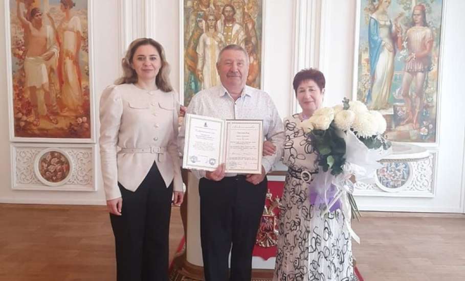 В Ельце чествовали сапфировых юбиляров