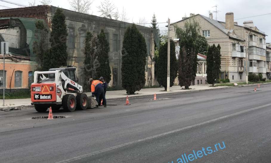 В Ельце укладывают новый асфальт по улице Орджоникидзе
