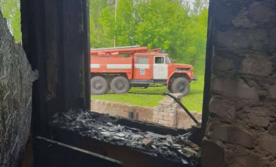 Дом и две машины сгорели в селе Гудово Добровского округа