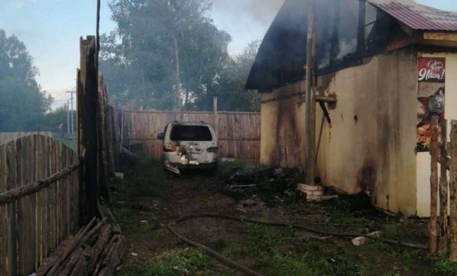 Дом и две машины сгорели в селе Гудово Добровского округа
