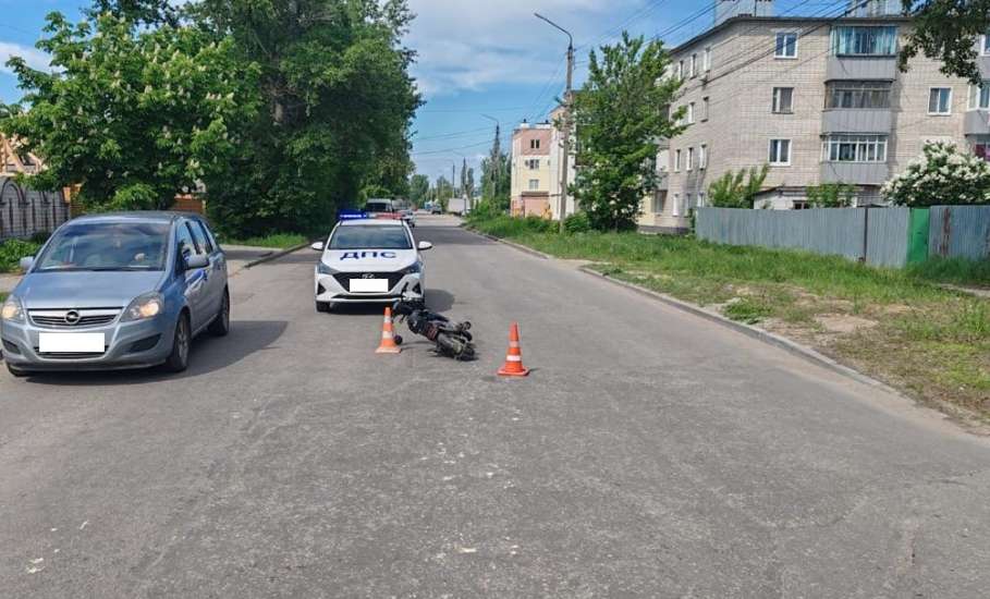 Очередное ДТП в Ельце на Новолипецкой. Водитель мопеда госпитализирован