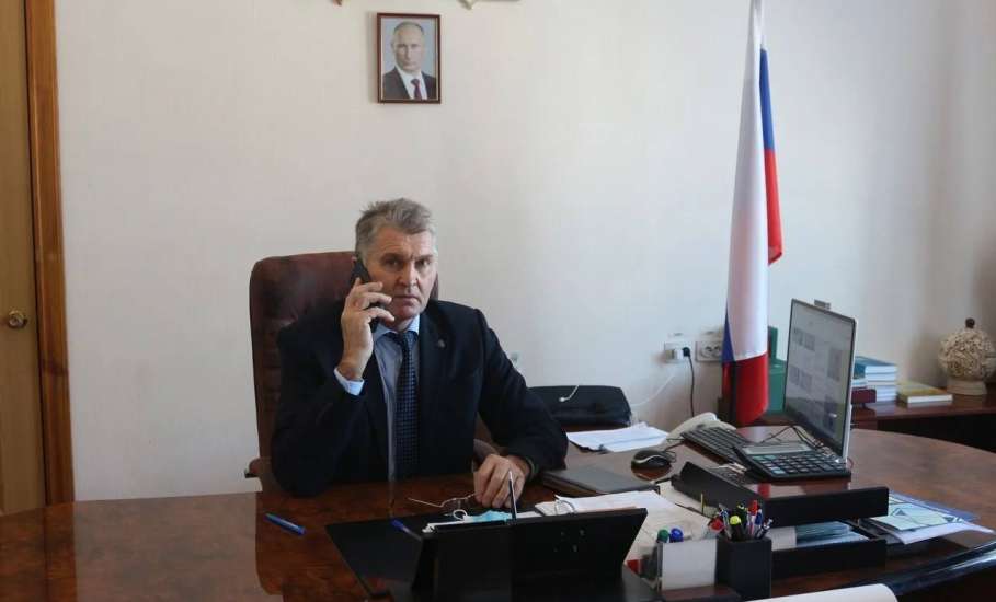 Беспилотник атаковал автомобиль главы Беловского района Курской области Николая Волобуева!