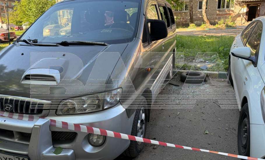После массированной атаки беспилотников в Тульской области, один из БПЛА врезался в пятиэтажку в Туле!