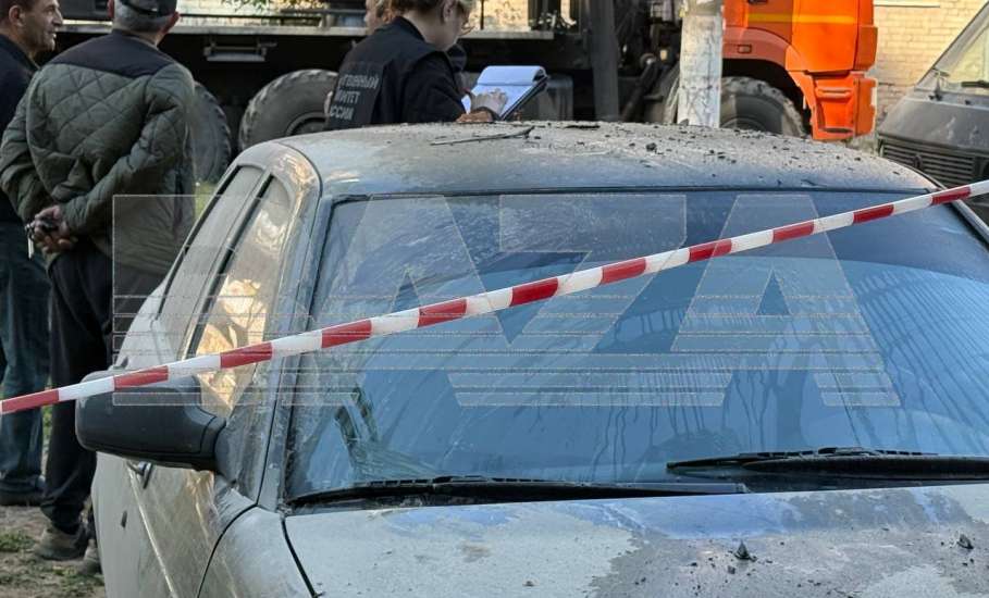 После массированной атаки беспилотников в Тульской области, один из БПЛА врезался в пятиэтажку в Туле!