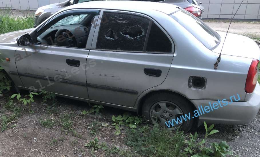 Чью машину разбомбили в Ельце с Георгиевской лентой на антене?!