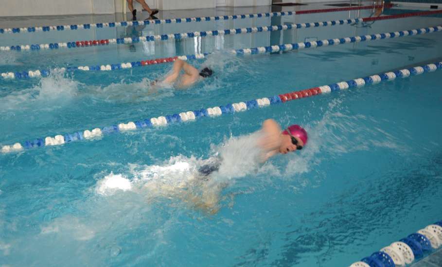 В Ельце прошли соревнования по плаванию среди команд сельских поселений, организаций и учреждений Елецкого района