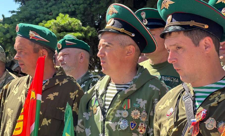 Ио мэра Ельца поздравил ветеранов и  друзей в День пограничника