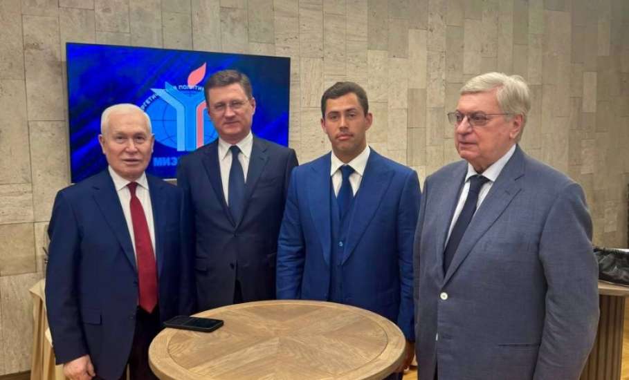 Владимир Сериков съездил в Москву в МГИМО и поздравил родной факультет МИЭП с юбилеем!