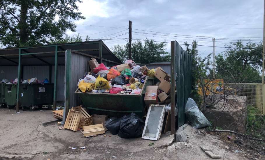 Жители Ельца стали жаловаться на несвоевременный вывоз мусора и несанкционированные свалки в РЭО Радар!