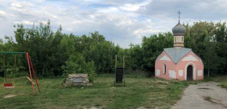 Часовня под Вознесенским собором в Ельце заброшена! Заросли вымахали выше часовни!