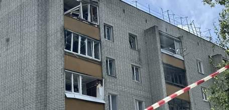 Оконные блоки и стеклопакеты в пострадавших от атаки БПЛА в Ельце квартирах заменят в ближайшее время