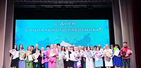 Сегодня в ДК Железнодорожников состоялосьторжественное мероприятие, посвященное Дню социального работника