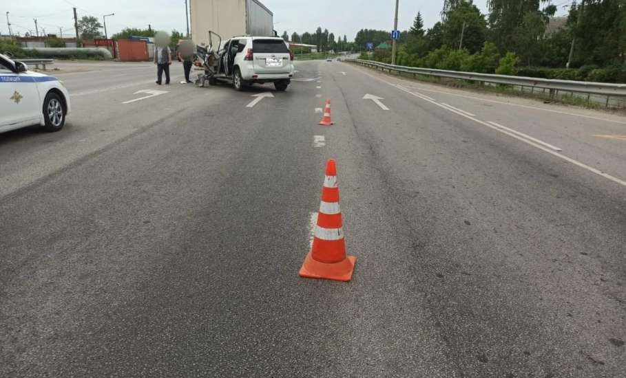 В Ельце автоинспекторы устанавливают обстоятельства и очевидцев ДТП!