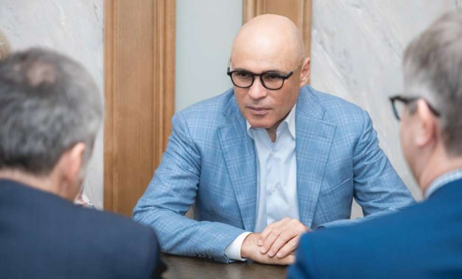 Губернатор Липецкой области Игорь Артамонов появился на публике в очках! Он теперь увидел уничтоженную набережную в Ельце?