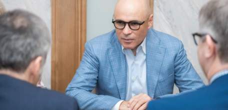 Губернатор Липецкой области Игорь Артамонов появился на публике в очках! Он теперь увидел уничтоженную набережную в Ельце?