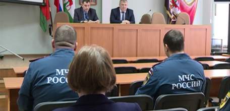 Пожароопасный период и подготовка к купальному сезону стали главными темами заседания комиссии по чрезвычайным ситуациям