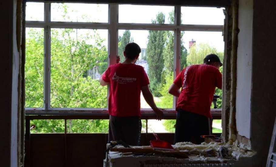 В Ельце продолжаются восстановительные работы после атаки беспилотников