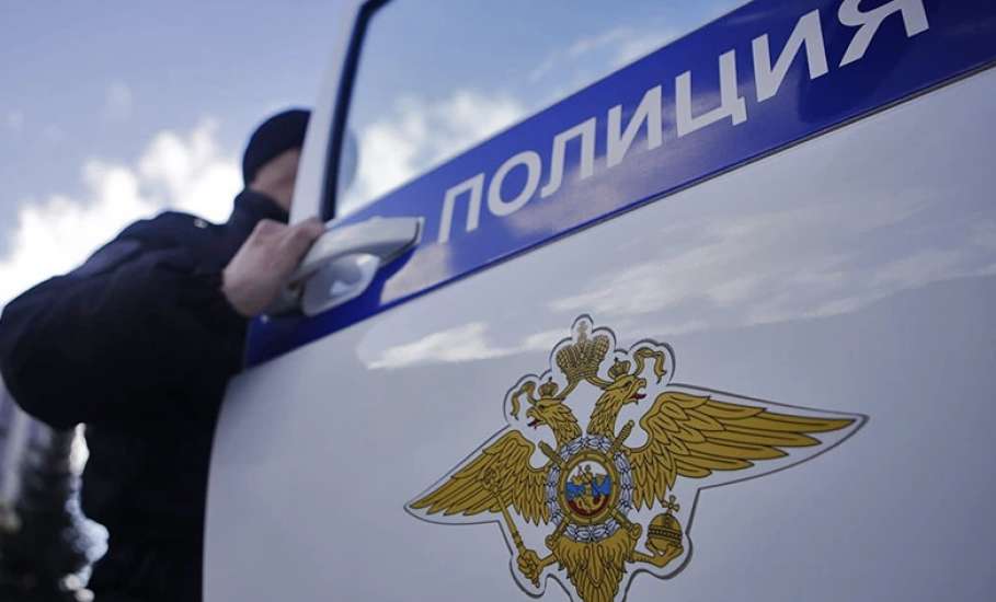В Становом пьяный дебошир оскорбил и ударил полицейского