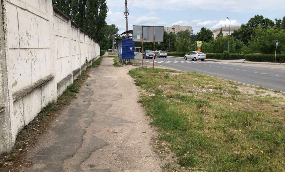 Жители засосенской части города устали жить в пыли, грязи и передвигаться по разбитым дорогам и тротуарам!