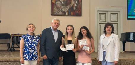 Сегодня, 10 июня, в стенах колледжа искусств им. Т.Н. Хренникова прошло торжественное чествование одарённых детей