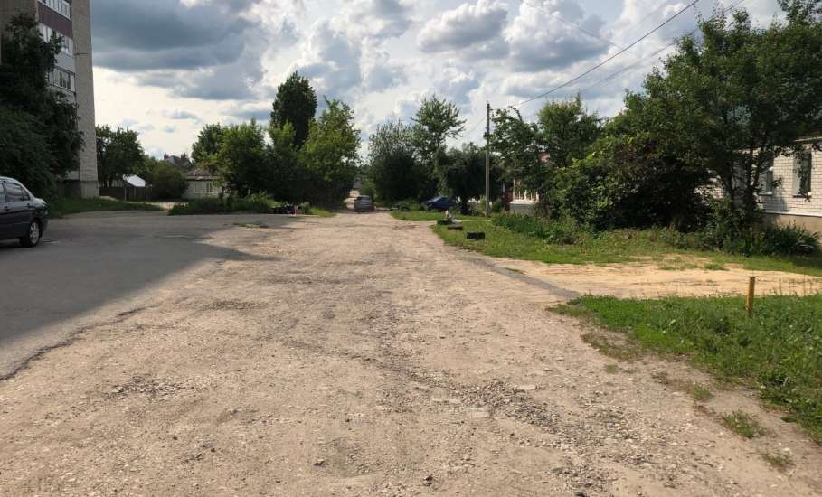 Жители Партизанского переулка в Засосне просят наконец сделать им заасфальтированную дорогу!