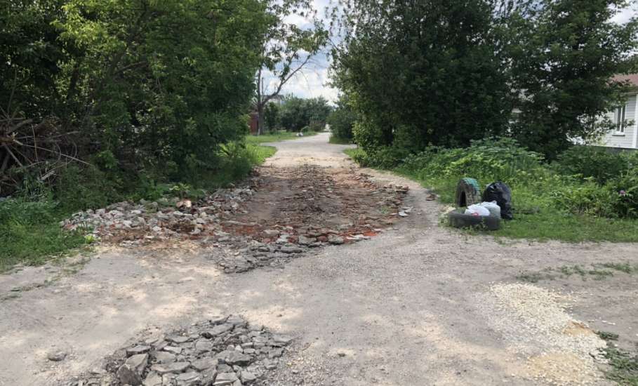 Жители Партизанского переулка в Засосне просят наконец сделать им заасфальтированную дорогу!