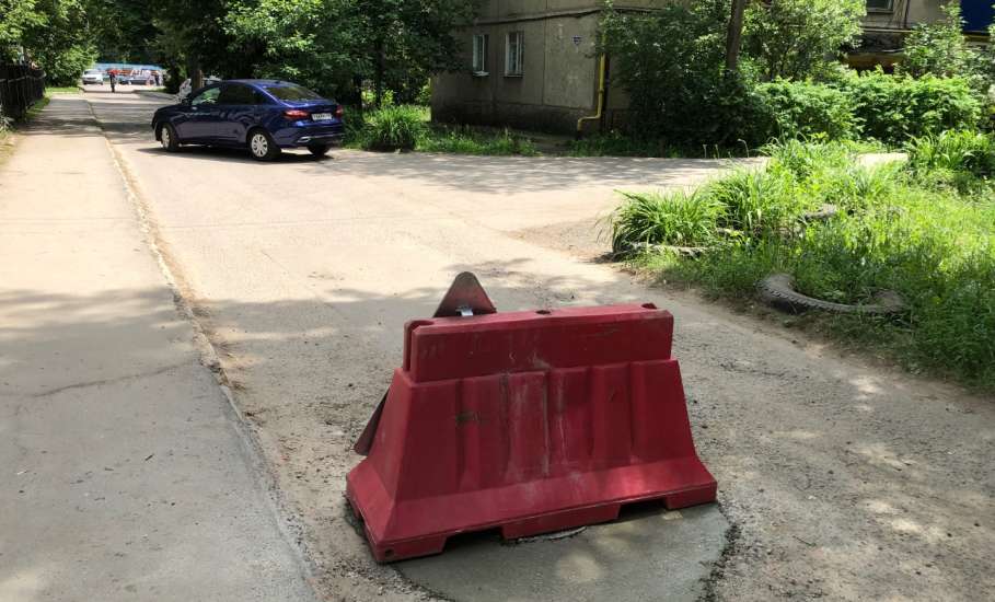 По улице Коммунаров в Ельце наконец заделали люк!