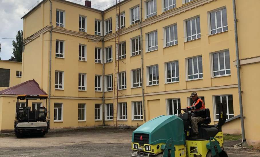 Предприятие «Елец Дорога» сделала подарок Ельцу! За свой счёт благоустроили территорию школы №97
