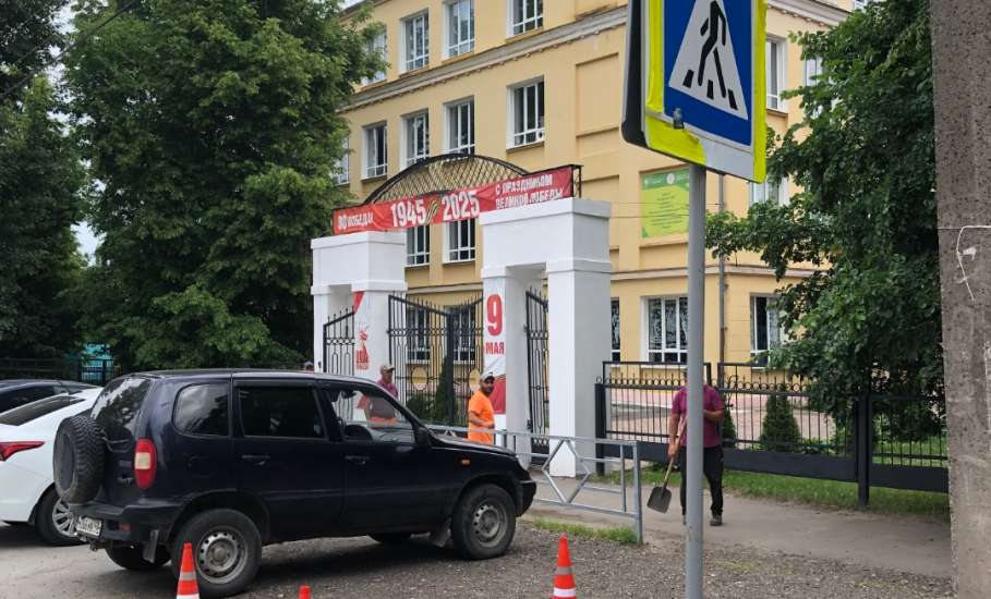 Предприятие «Елец Дорога» сделала подарок Ельцу! За свой счёт благоустроили территорию школы №97