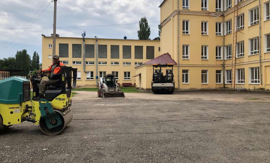 Предприятие «Елец Дорога» сделала подарок Ельцу! За свой счёт благоустроили территорию школы №97