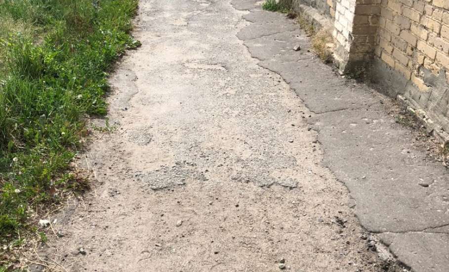 Красивый старый сквер находится в запустении в Ельце! ЮВЖД не может отреставрировать фонтан со скульптурой!