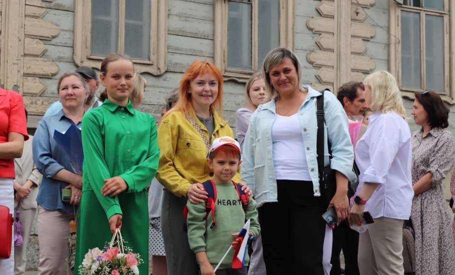 В Ельце состоялось торжественное открытие обновлённой доски Почёта Елецкого района!