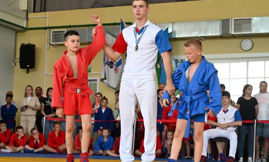 Турнир по самбо и дзюдо стартовал во Дворце самбо в д. Хмелинец