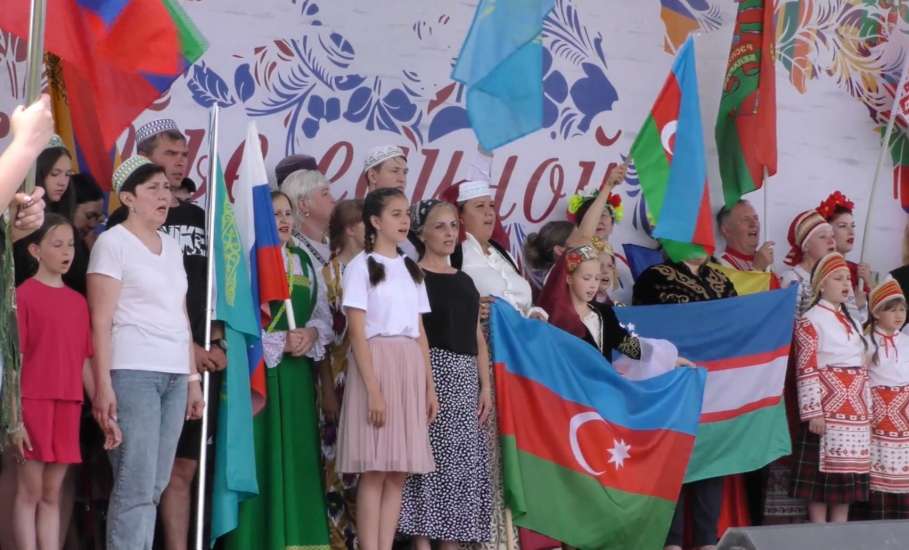 На площадке «Казачья застава» прошёл яркий и колоритный фестиваль национальных культур «В семье единой»