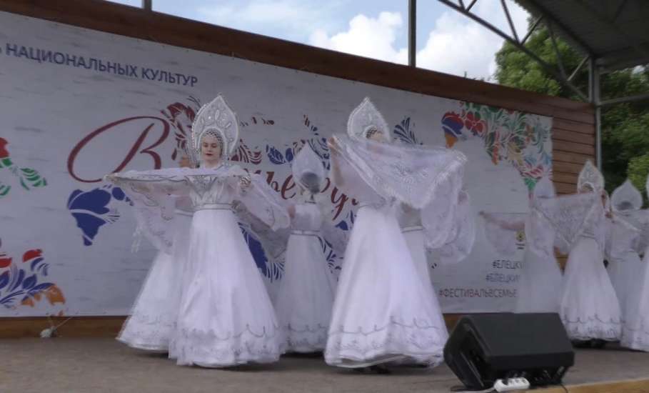 На площадке «Казачья застава» прошёл яркий и колоритный фестиваль национальных культур «В семье единой»