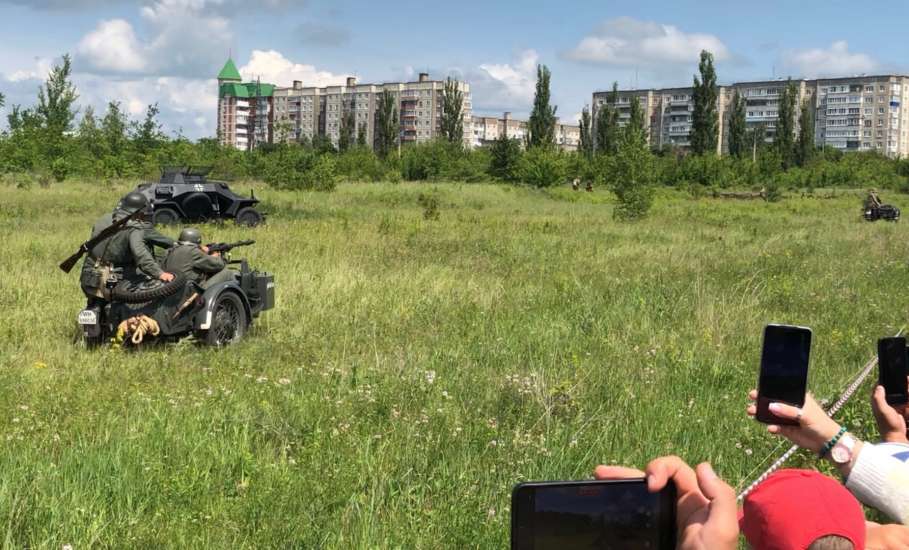В Ельце сегодня слышна стрельба и взрывы в так и не построенном микрорайоне Московский!