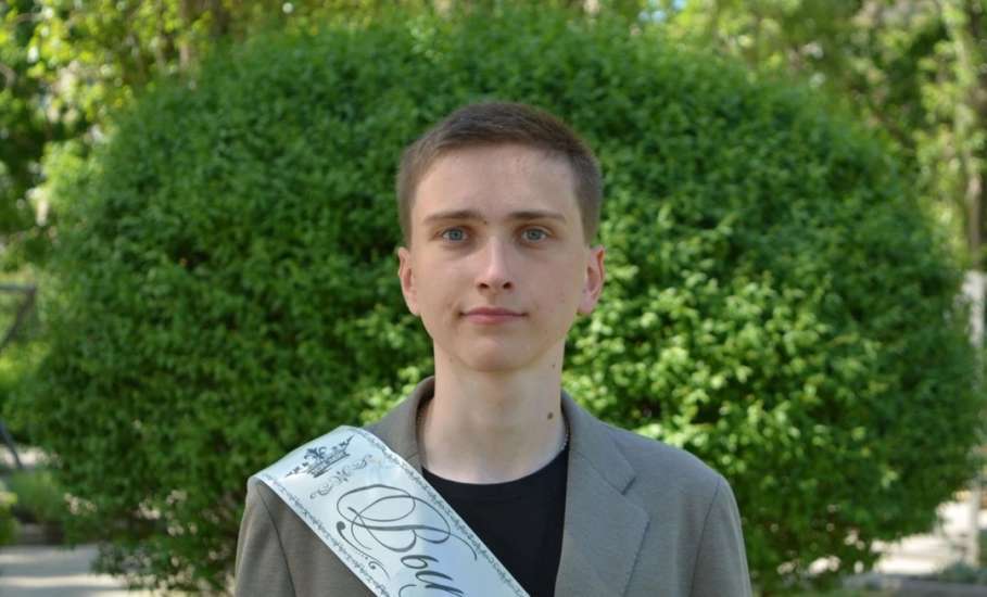 Один из двух стобалльников в Липецкой области по русскому языку — выпускник школы №24 города Ельца!