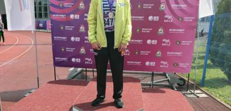 Спортсмен отделения легкой атлетики "Спортивная школа №1" города Ельца Егор Бобров вновь стал победителем Первенства России