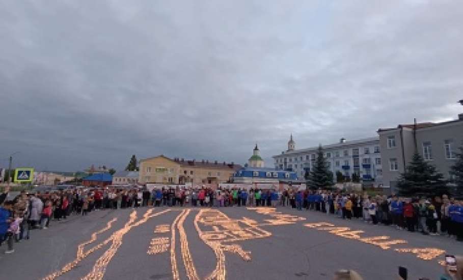 В Ельце состоялась Международная акция "Огненные картины войны"